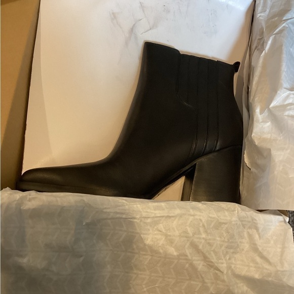 NWT Marc Fisher Oshay Bootie Leather Chelsea Boot Stacked Heel Pointed Toe 10M - Picture 4 of 6